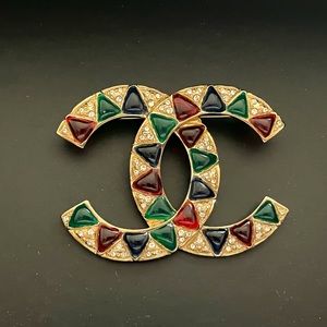 SOLD Chanel gripoix cc brooch